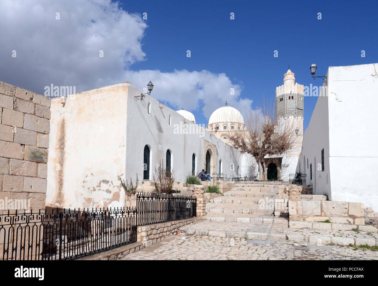 14 février 2013 - El Kef, Tunisie : Photo du sanctuaire Soufi Sidi Bou Makhlouf à El Kef. Des dizaines de sanctuaires soufis similaires ont été ciblés et incendié par les islamistes radicaux à travers le pays. Le mausolee soufi Sidi Bou Makhlouf dans la ville tunisienne de Kef. Plusieurs soufis mausolees ont ete attaques par des islamistes dans les mois qui ont suivi la révolution. *** FRANCE / PAS DE VENTES DE MÉDIAS FRANÇAIS *** Banque D'Images