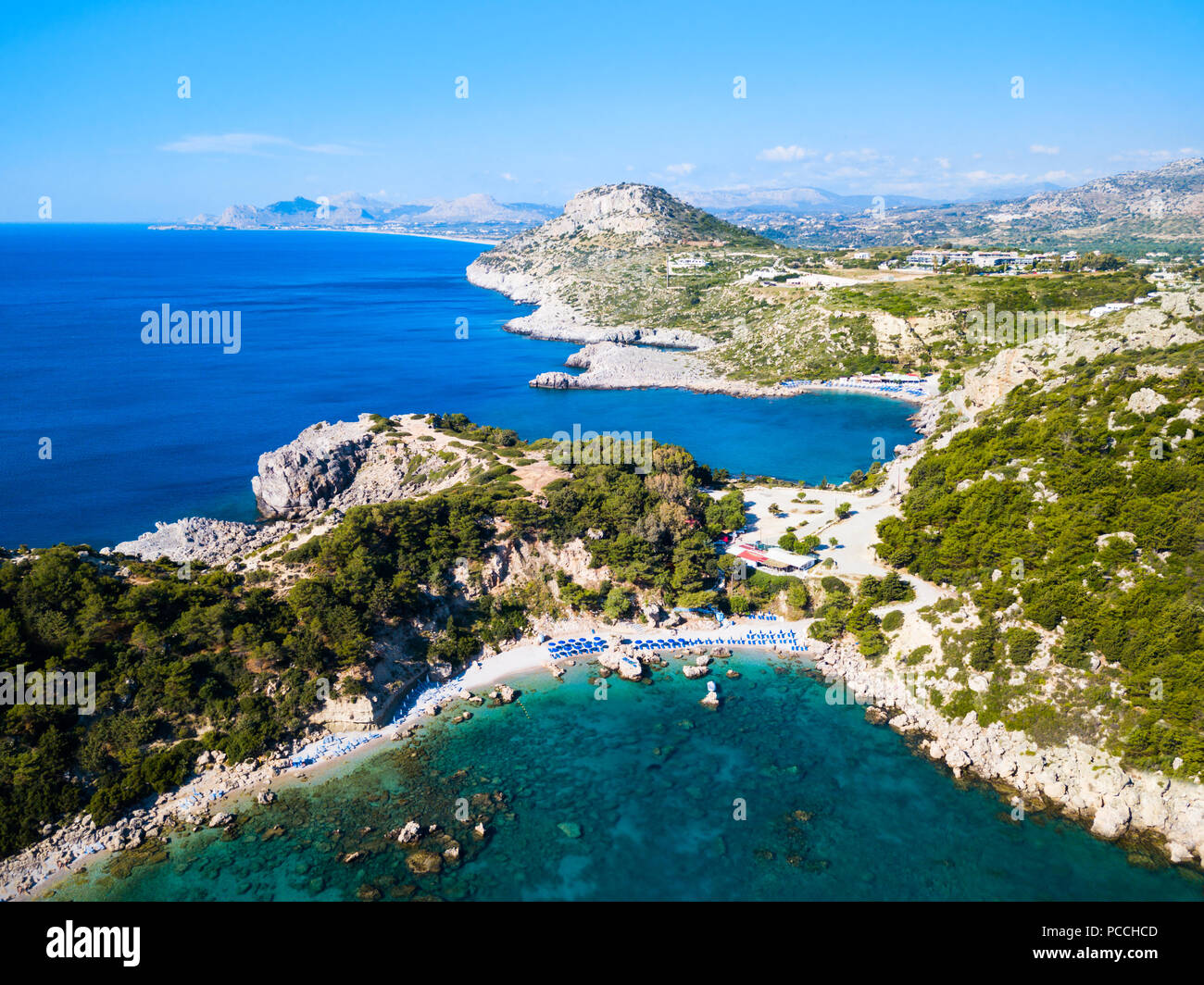 Ladiko beach et Anthony Quinn Bay vue panoramique aérienne dans l'île de Rhodes en Grèce Banque D'Images