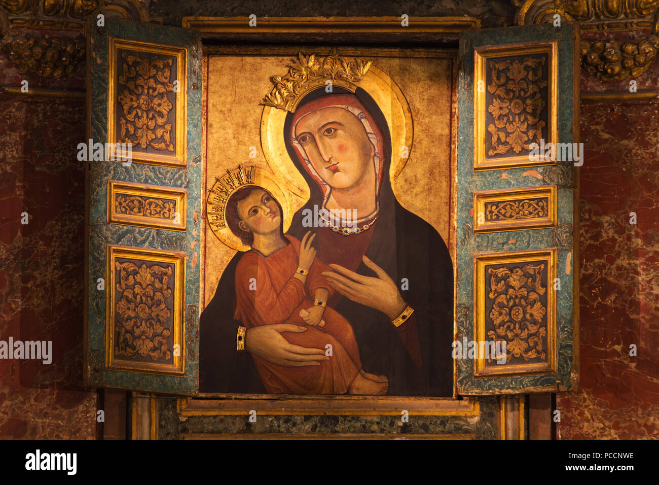 Vierge à l'enfant (12ème) - Église de Santa Francesca Romana (S.Maria Nova) - Rome Banque D'Images