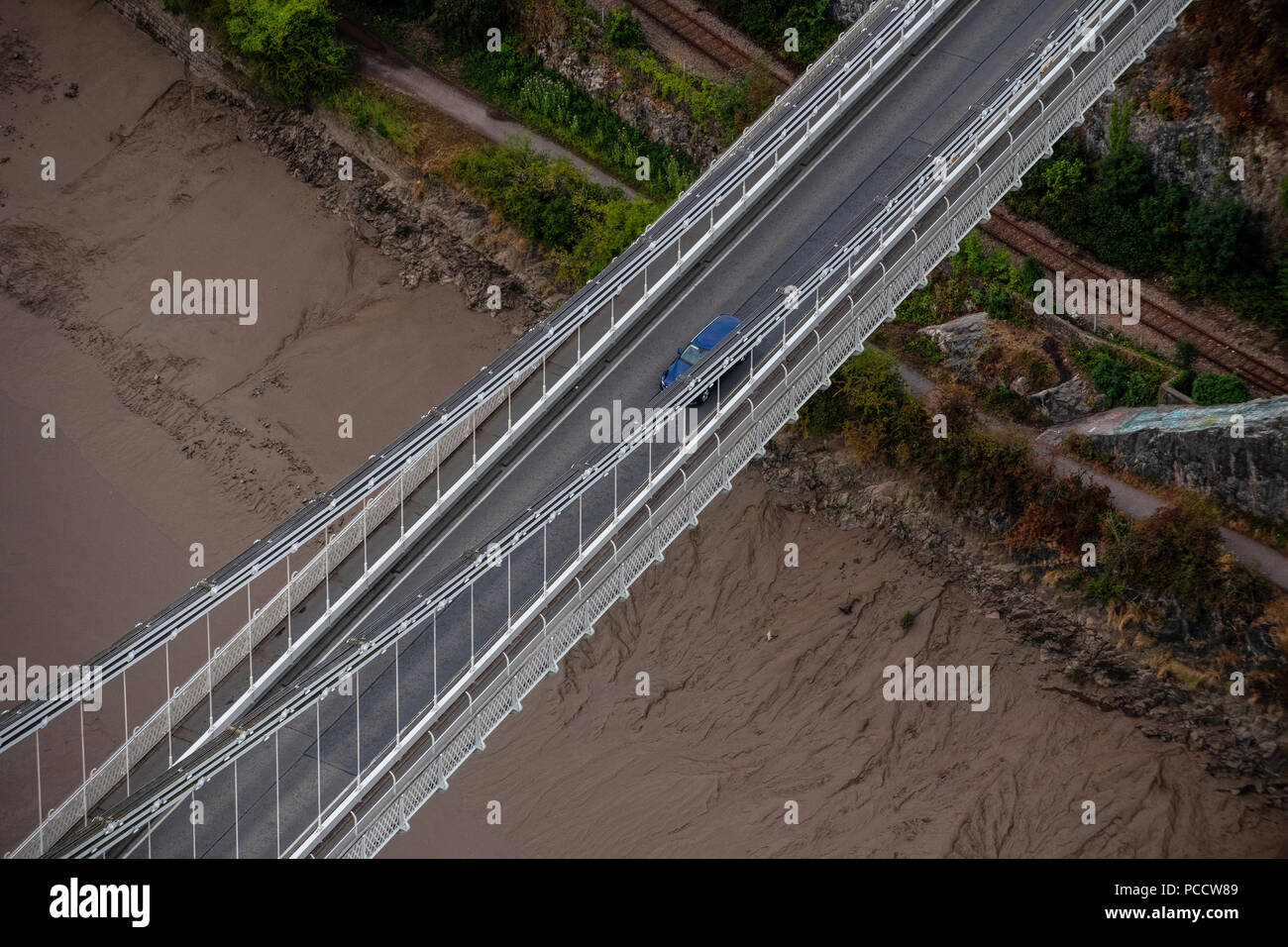 Une vue aérienne du pont suspendu de Clifton à Bristol, Royaume-Uni au cours de l'été. Banque D'Images