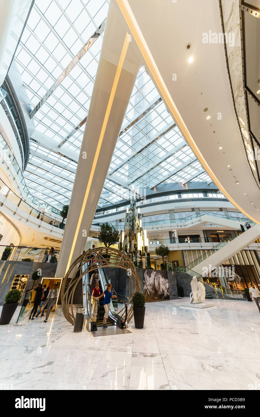 Avenue de la mode à Dubaï Mall, le plus grand shopping mall, Dubai, Émirats arabes unis, Moyen Orient Banque D'Images