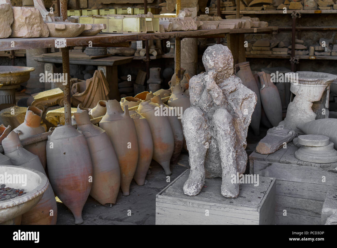 Les droits de plâtre d'un corps dans le forum market, mort dans l'éruption  du Vésuve AD 79, Pompéi, l'UNESCO, Campanie, Italie, Europe Photo Stock -  Alamy