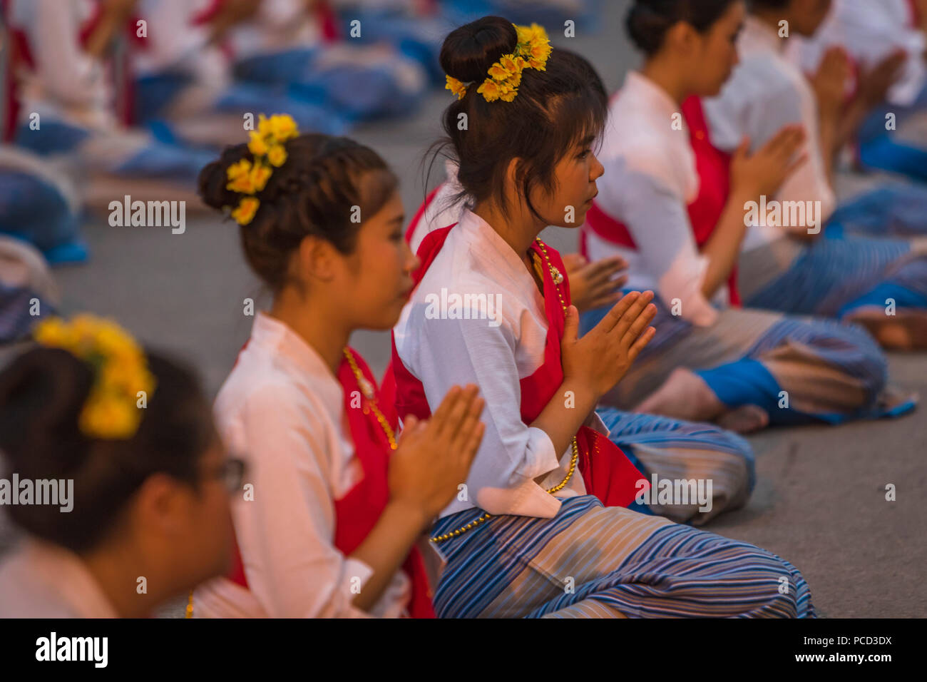 Cérémonie d'ouverture de Loy Krathong et Yee Peng Festival au Monument aux trois rois, Chiang Mai, Thaïlande, Asie du Sud-Est, Asie Banque D'Images