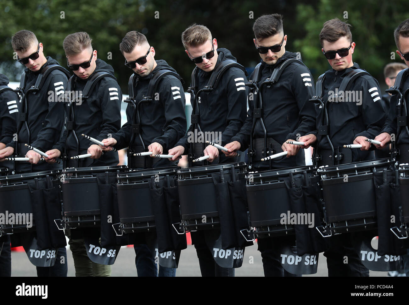 Le Top Secret Drum Corps à partir de la Suisse pendant la répétition pour la Royal Military Tattoo d'Edimbourg à Redford Barracks, Édimbourg. Banque D'Images