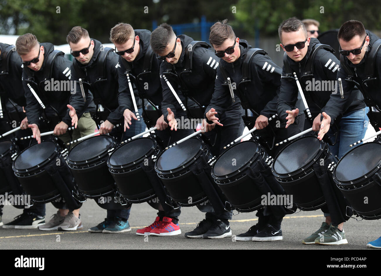 Le Top Secret Drum Corps à partir de la Suisse pendant la répétition pour la Royal Military Tattoo d'Edimbourg à Redford Barracks, Édimbourg. Banque D'Images