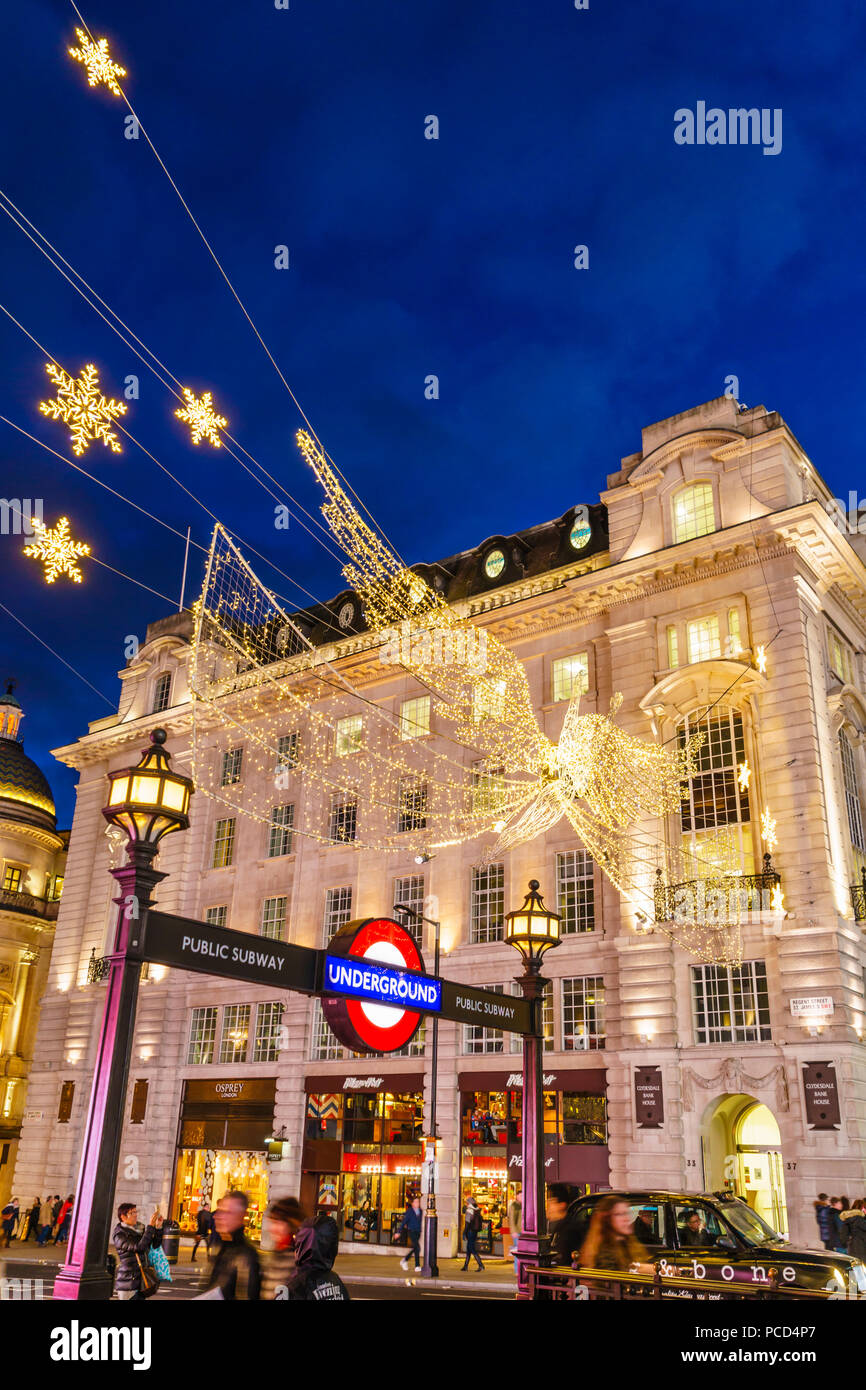 Décorations de Noël à Piccadilly Circus, Londres, Angleterre, Royaume-Uni, Europe Banque D'Images