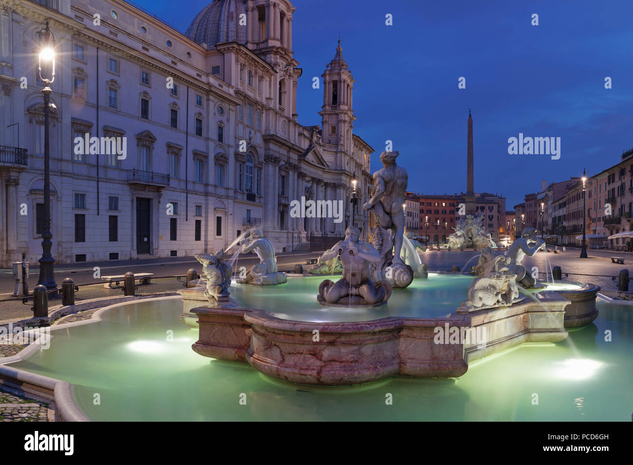Fontana del Moro, Fontaine Fontana dei Quattro Fiumi Fontaine, Sant'Agnese in Agone Church, Piazza Navona, Rome, Latium, Italie, Europe Banque D'Images