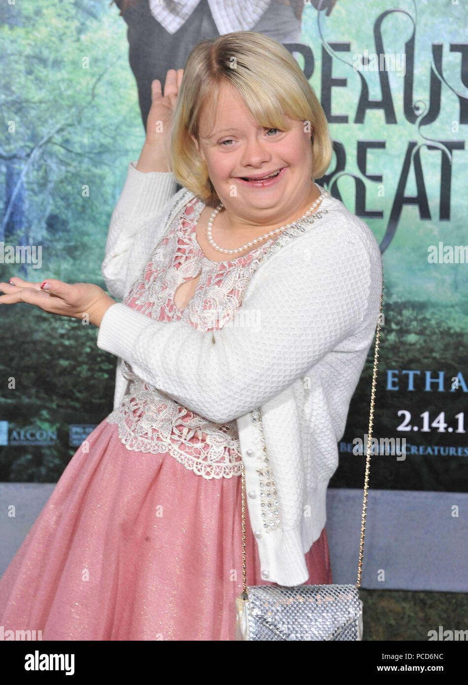 Lauren Potter  217 au belles créatures Première au Chinese Theatre de Los Angeles.Lauren Potter  217 ------------- Red Carpet Event, Vertical, USA, Cinéma, Célébrités, photographie, Bestof, Arts, Culture et divertissement, Célébrités Topix fashion / Vertical, Best of, événement dans la vie d'Hollywood, Californie - Tapis rouge et en backstage, USA, Cinéma, Célébrités, cinéma, télévision, Célébrités célébrités musique, photographie, Arts et culture, Bestof, divertissement, Topix trois quarts, vertical, une personne, à partir de l'an , 2013, enquête tsuni@Gamma-USA.com Banque D'Images