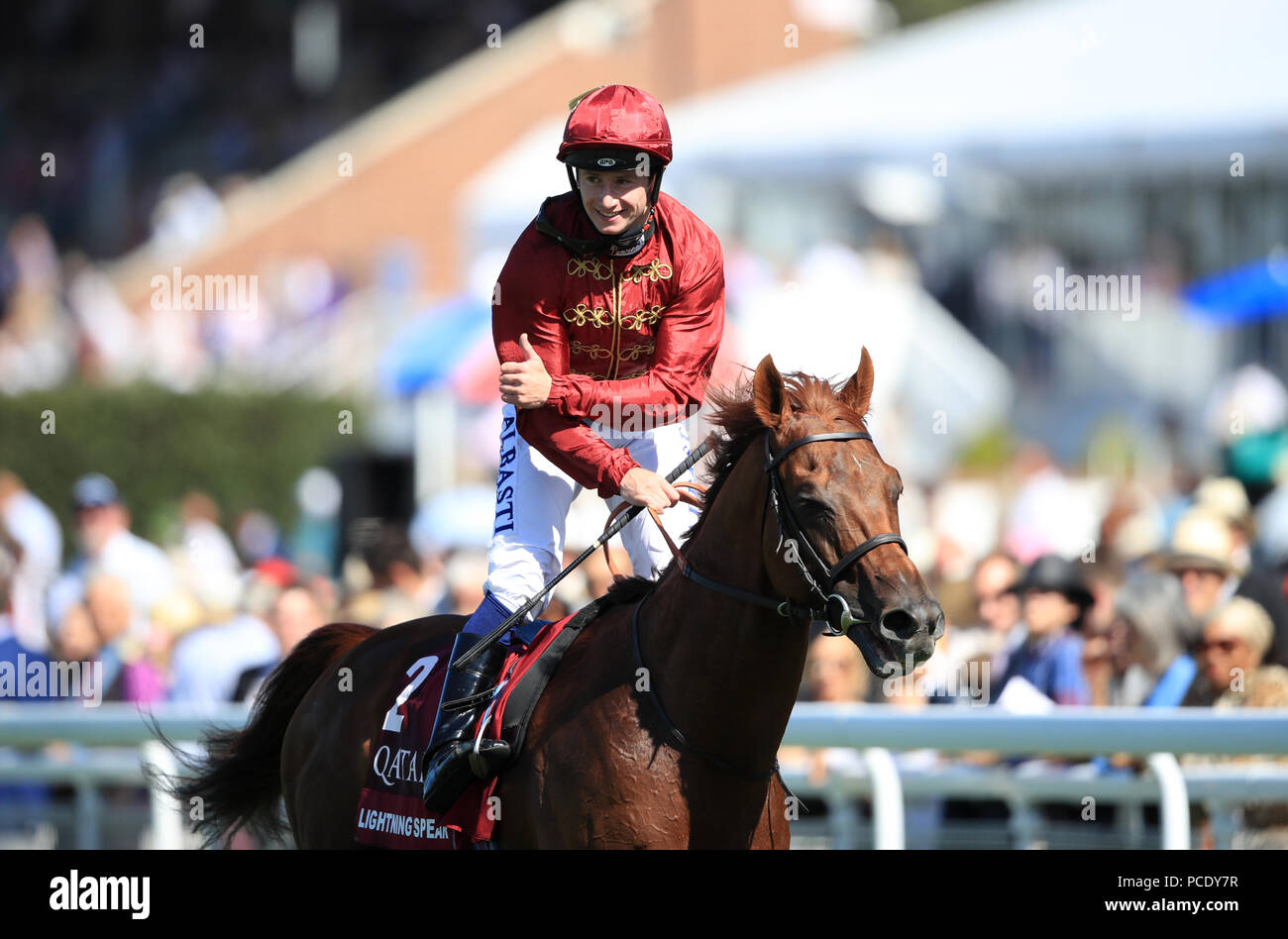 Oisin Murphy célèbre Jockey gagnant le Qatar Sussex Stakes à cheval pendant deux jours Lance l'éclair de l'Qatar Festival de Goodwood à Goodwood Hippodrome, Chichester. Banque D'Images