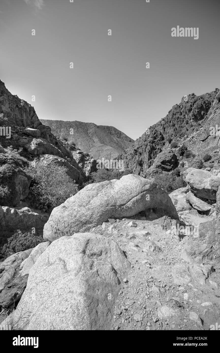 Montagnes, paysages et cascade dans la vallée de l'Ourika, Maroc Banque D'Images
