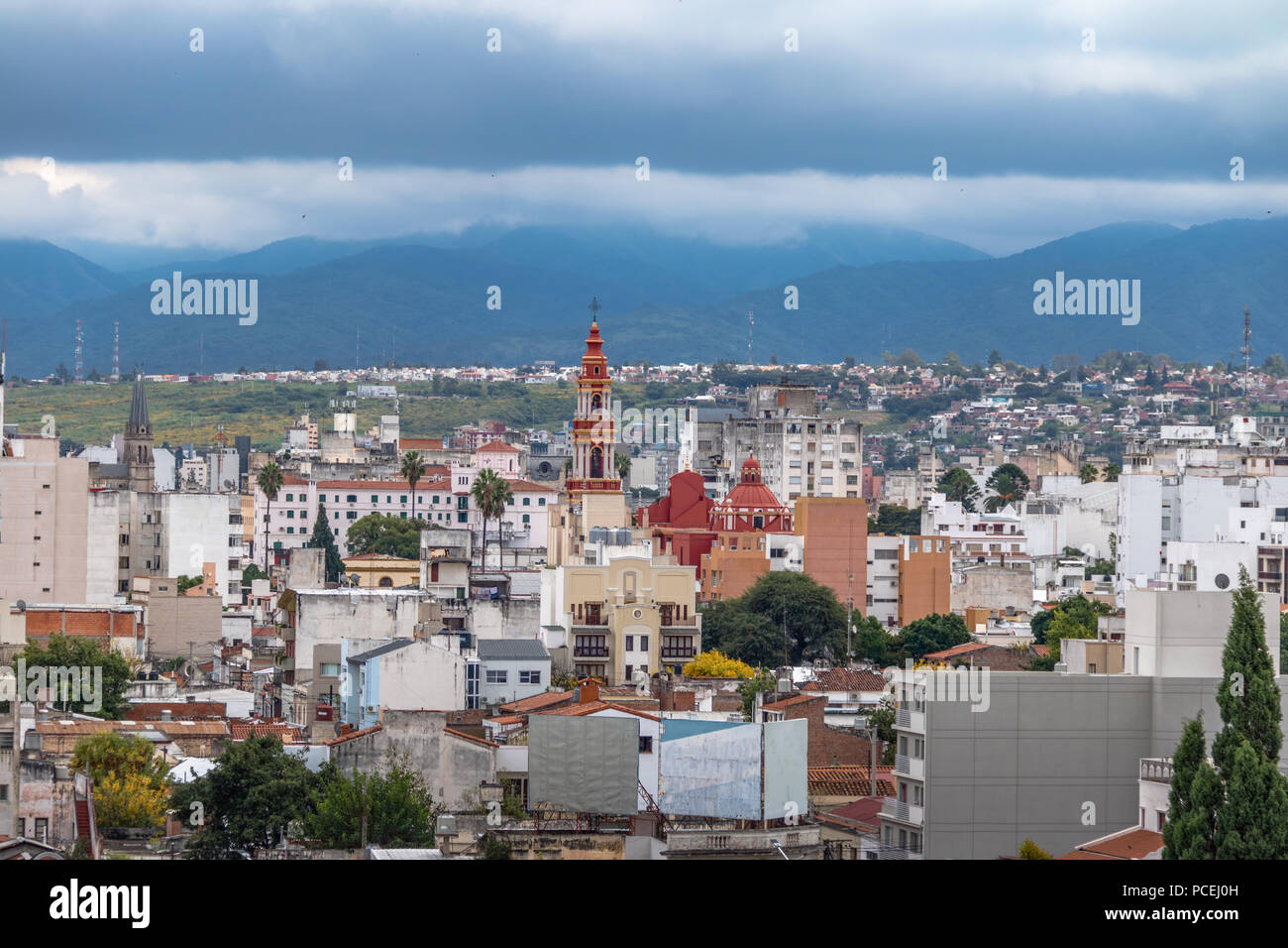 Vue aérienne de la ville de Salta et San Francisco Church - Salta, Argentine Banque D'Images