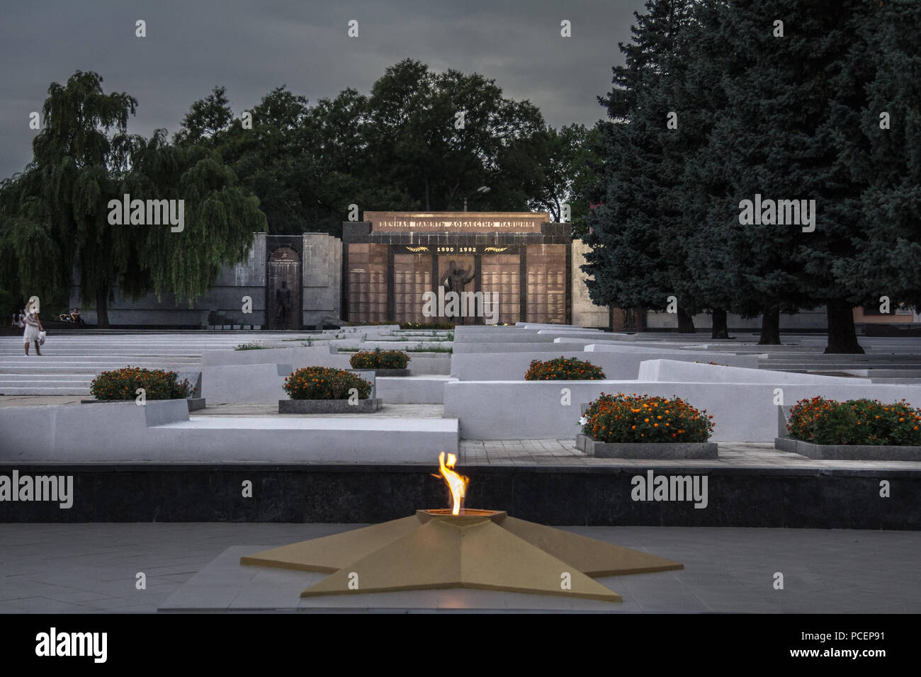 TRANSNITRIA, TIRASPOL (Moldavie) - 12 août 2016 : flamme éternelle sur le monument aux morts érigé pour commémorer la guerre civile 1990-1992 Transnitria et th Banque D'Images