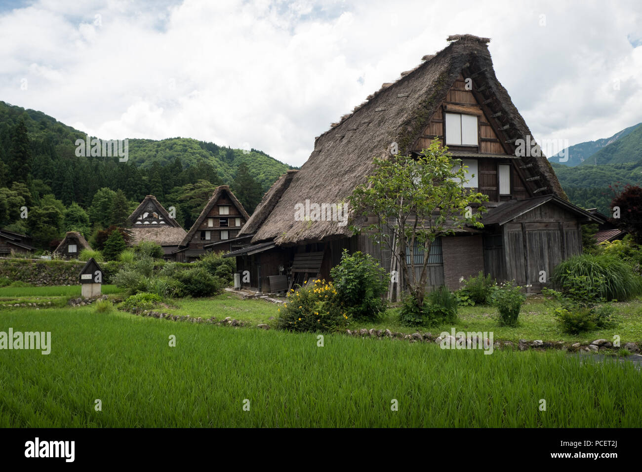 Le village historique de Shirakawa-go, site du patrimoine mondial de l'UNESCO, dans le centre du Japon Banque D'Images