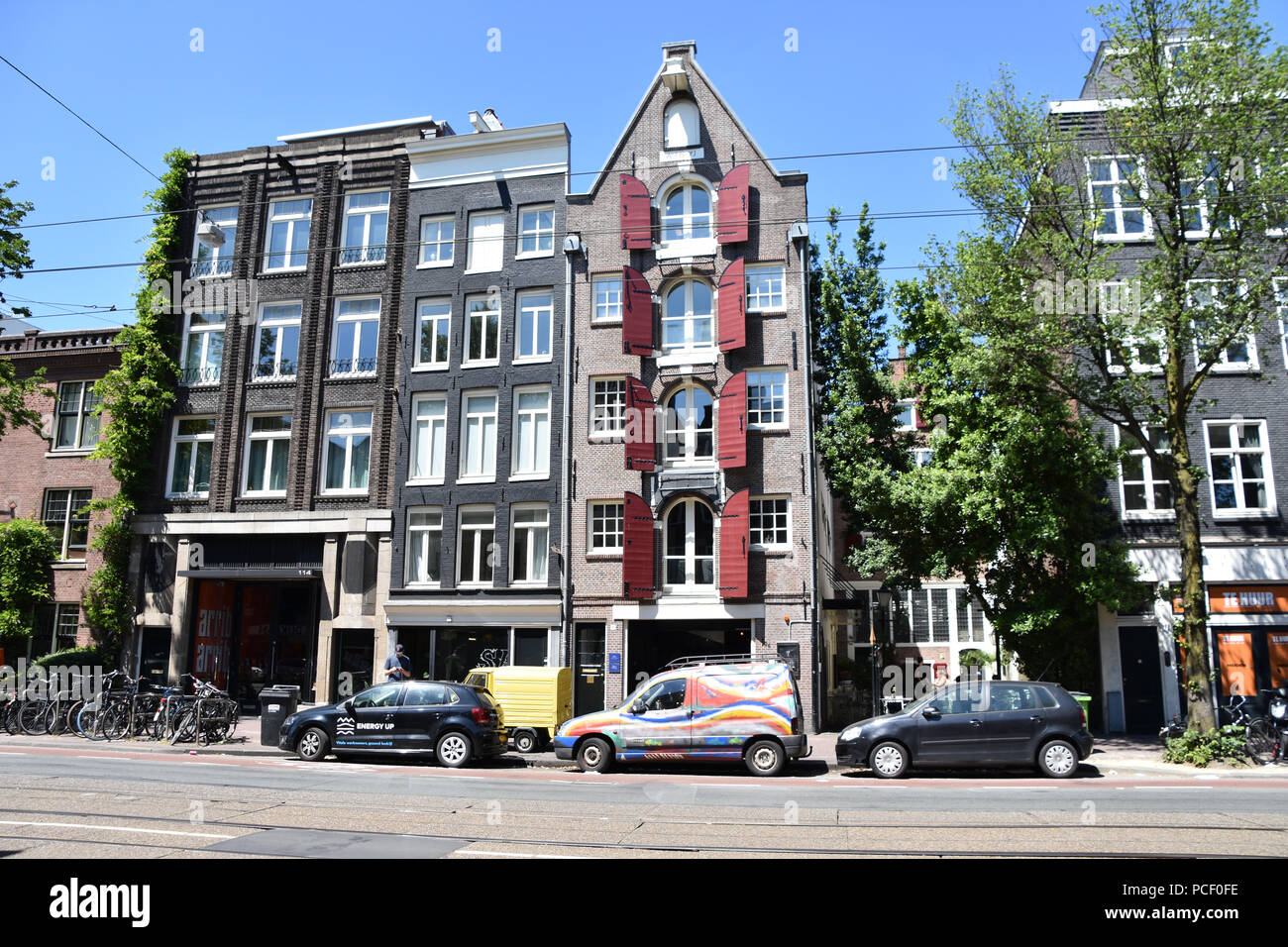 Bâtiment avec volets roulants, Amsterdam. Juin, 2018 Banque D'Images