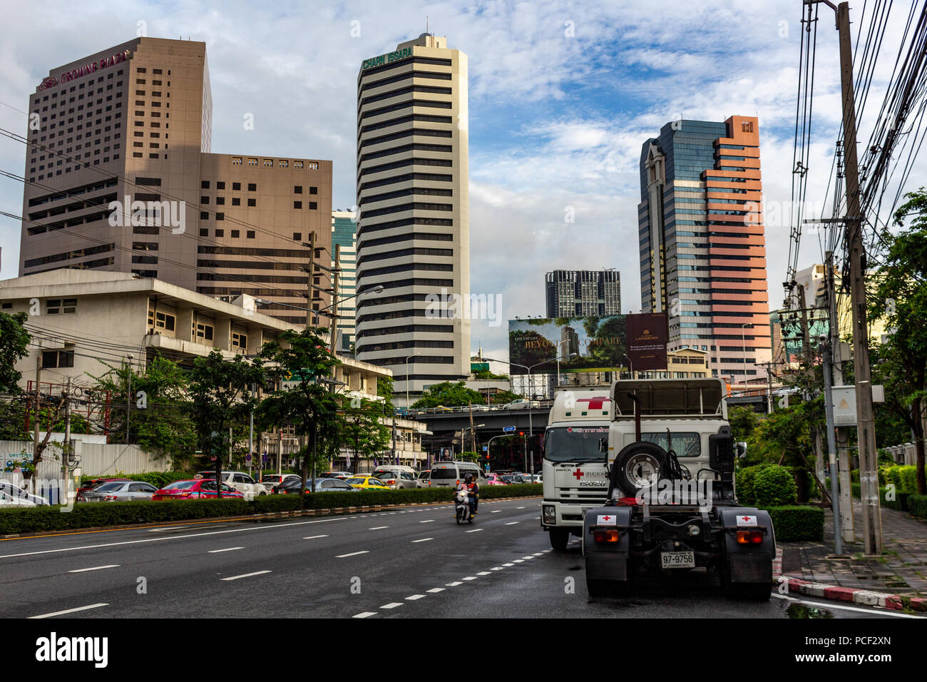 Bangkok, Thaïlande - 30 Avril 2018 : la lumière de la circulation sur les routes du centre de Bangkok Banque D'Images
