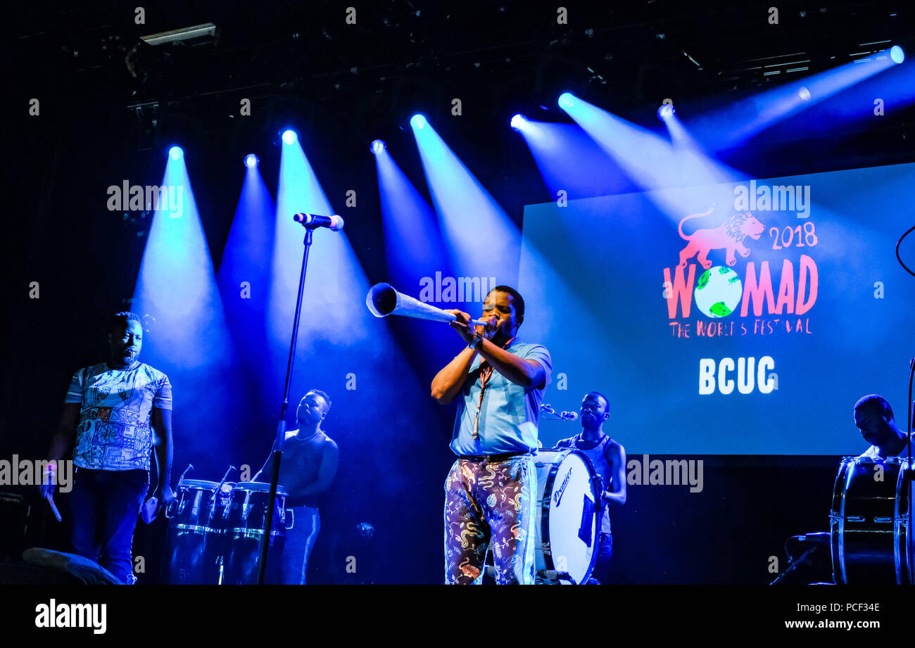 BCUC (Conscience) Uhuru Continua Bantu au WOMAD le dimanche 29 juillet 2018 tenue à Charlton Park, Wiltshire . Sur la photo : BCUC sont un groupe de 7 à partir de l'Afrique du Sud, Soweto. accompagné d'un chanteur Jovi Nkosi. Banque D'Images
