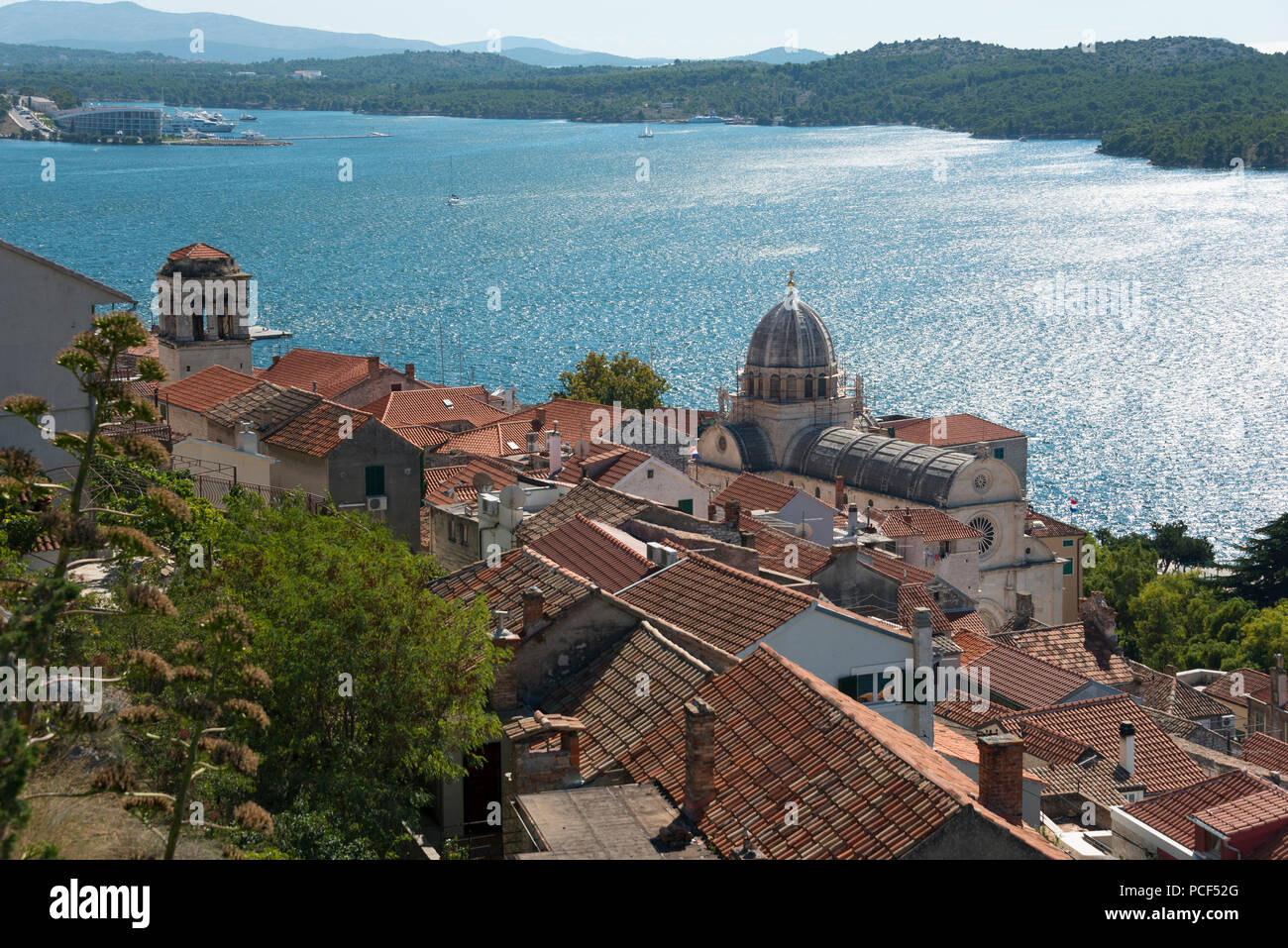 Vue de ville avec Sveti Jakov, la cathédrale de Sibenik, Croatie, Dalmatie, Katedrala sv Jakova Banque D'Images