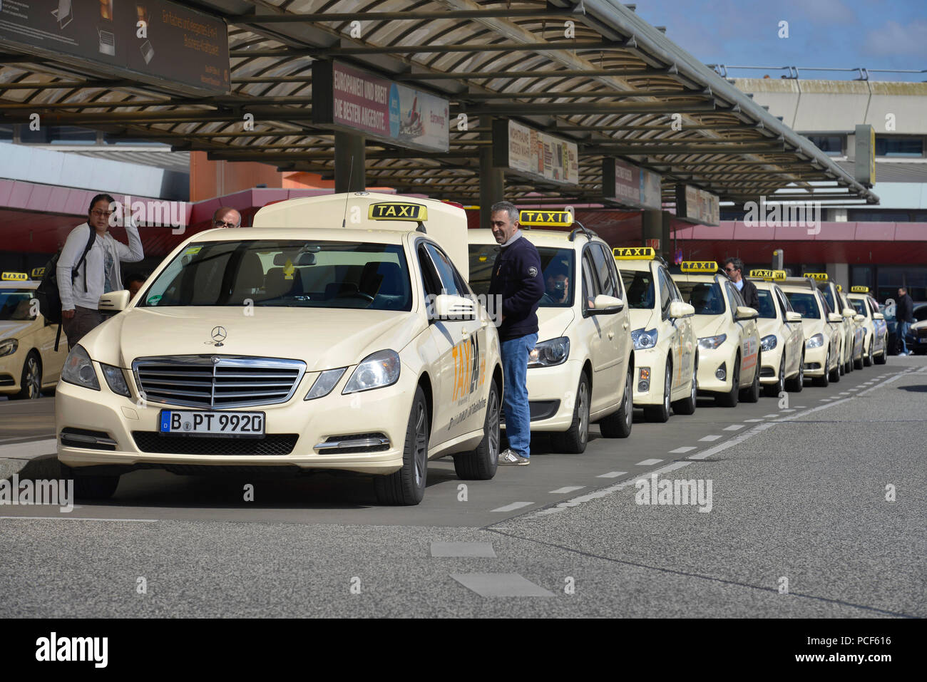 Les taxis, la borne A, Flughafen Tegel, Reinickendorf, Berlin, Deutschland Banque D'Images