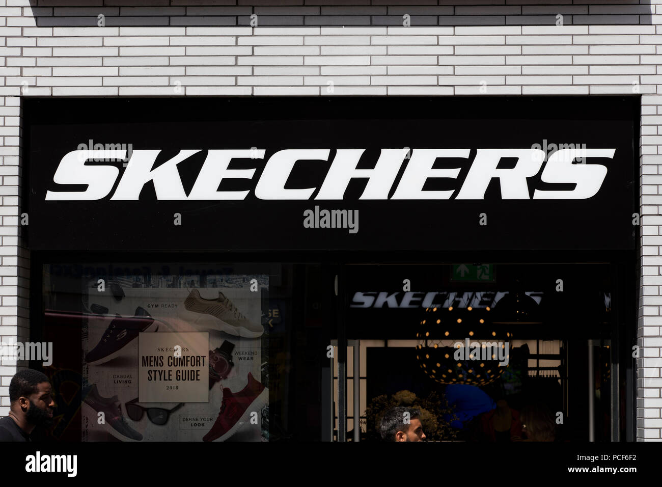 Londres, Royaume-Uni - 31 juillet 2018 : Skechers chaussures de marque de magasin sur Oxford Street, au centre de Londres. Banque D'Images