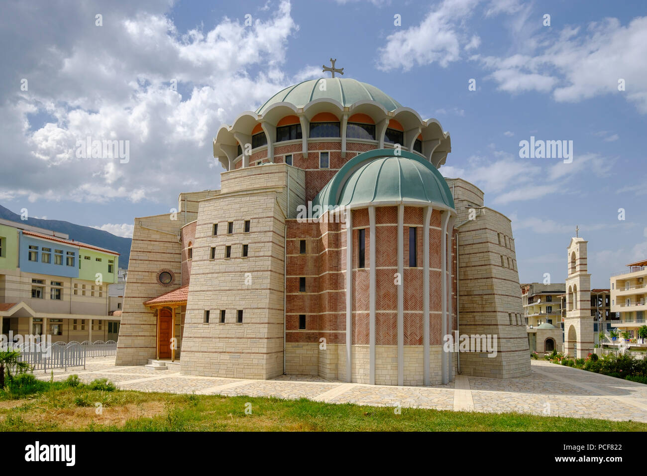 Nouvelle église orthodoxe, Gjirokastra, Albanie, Gjirokastër Banque D'Images