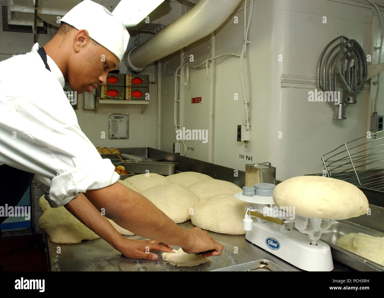 oc-an-dec-13-2004-sp-cialiste-culinaire-seaman-kristopher