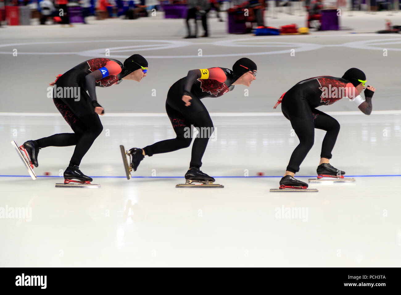 LIvanie R femmes canadiennes Blondin, Josie Morrison, Isabelle Weidemann concurrence dans l'équipe féminine de patinage de vitesse poursuite finale aux Jeux Olympiques d'Win Banque D'Images