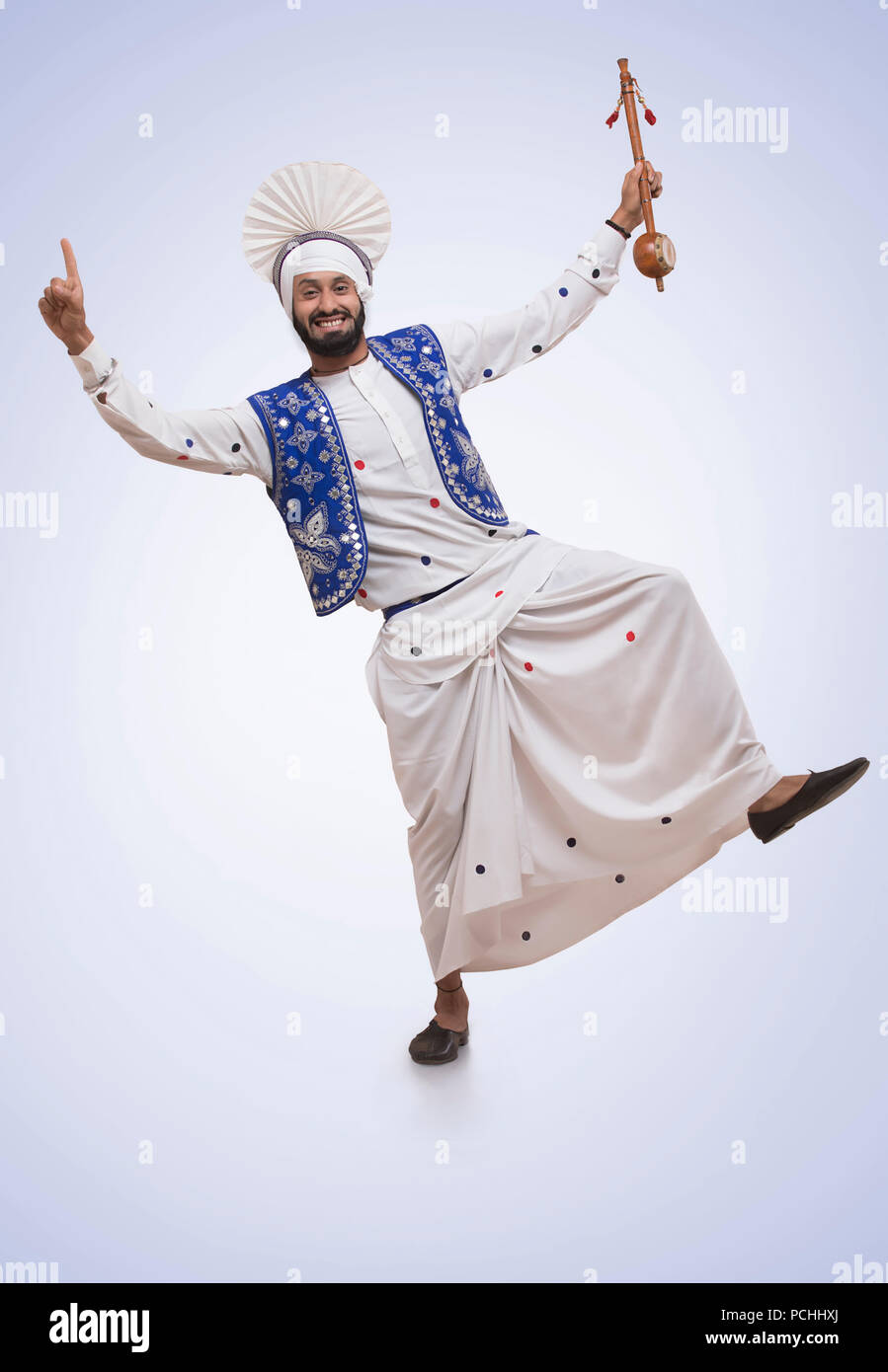 Homme Sikh faisant la danse Bhangra Banque D'Images