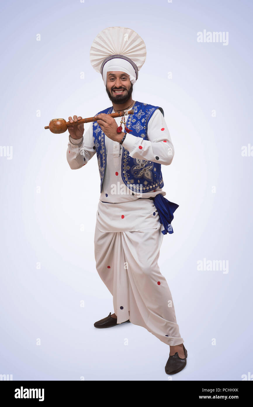 Homme Sikh faisant la danse Bhangra Banque D'Images