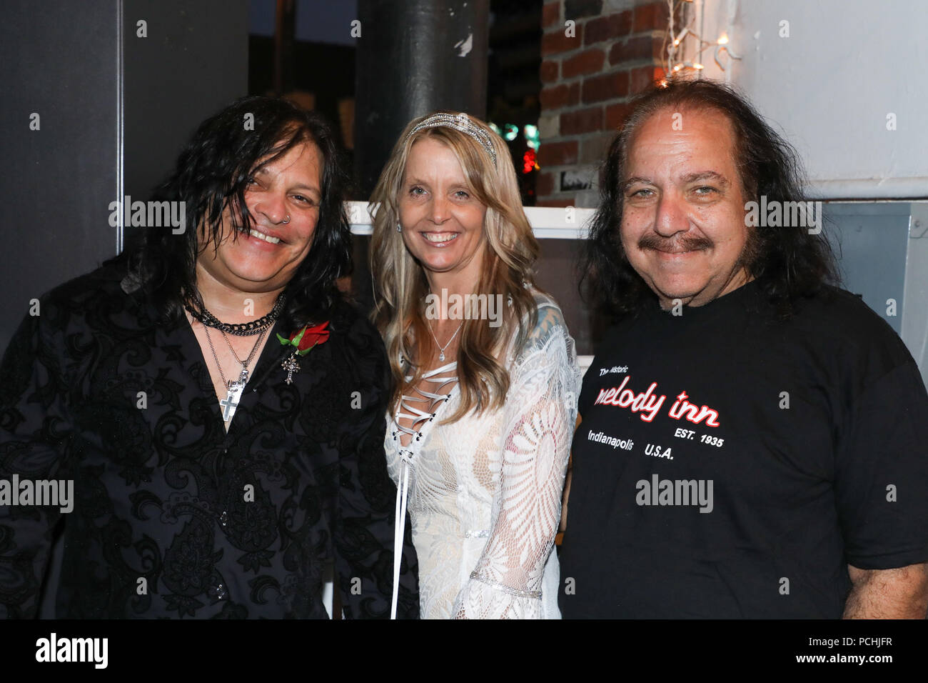 Rock & Roll batteur Joey Durant la célébration de mariages, au Rainbow Bar & Grill sur Sunset Strip, à Hollywood, Californie comprend : Joey Durant, Linda J. S.A. Lukehart, Ron Jeremy Où : Los Angeles, California, United States Quand : 01 Juil 2018 Credit : Sheri/WENN.com Determan Banque D'Images