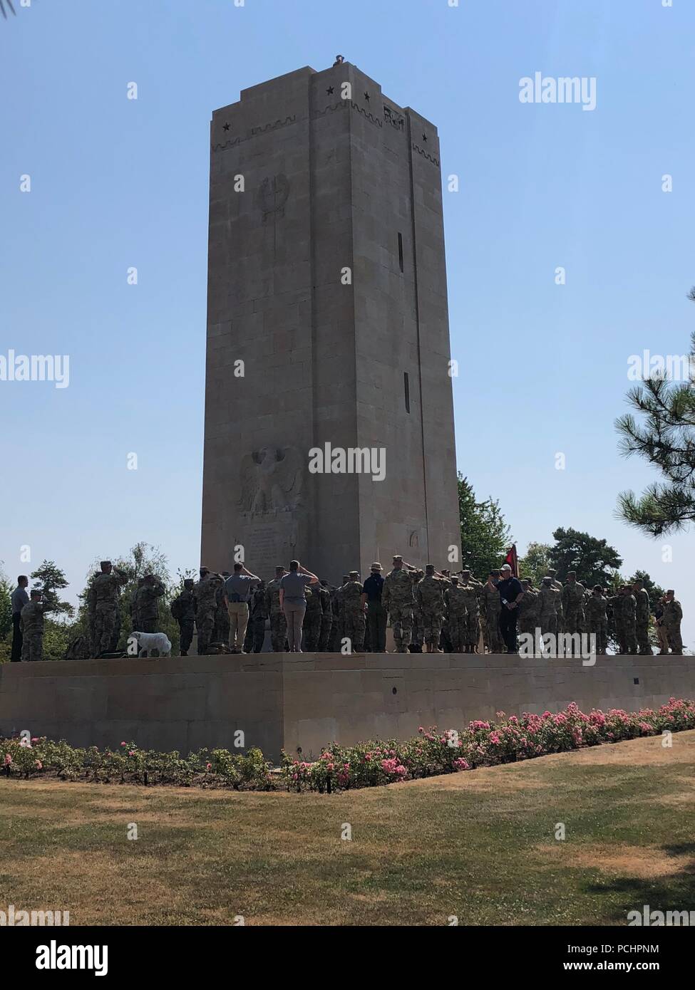 Des soldats de la Garde Nationale de New York, 42e Division d'infanterie, visitez le Château-Thierry American Monument à Suippes, France le 26 juillet 2018. La 42e Division soldats sont le principal élément pour la commémoration de la deuxième bataille de la Marne, se sont battus en juillet de 1918. Ils participeront tous les événements de la semaine réalisée par l'American Battle Monuments Commission et le Centenaire de l'armée américaine. .Vingt-cinq soldats de la 42e Division d'infanterie ont été en France du 24 au 29 juillet pour prendre part à des événements commémorant le rôle de la division-- et le rôle de l'armée américaine-- dans la Première Guerre mondiale ( Banque D'Images