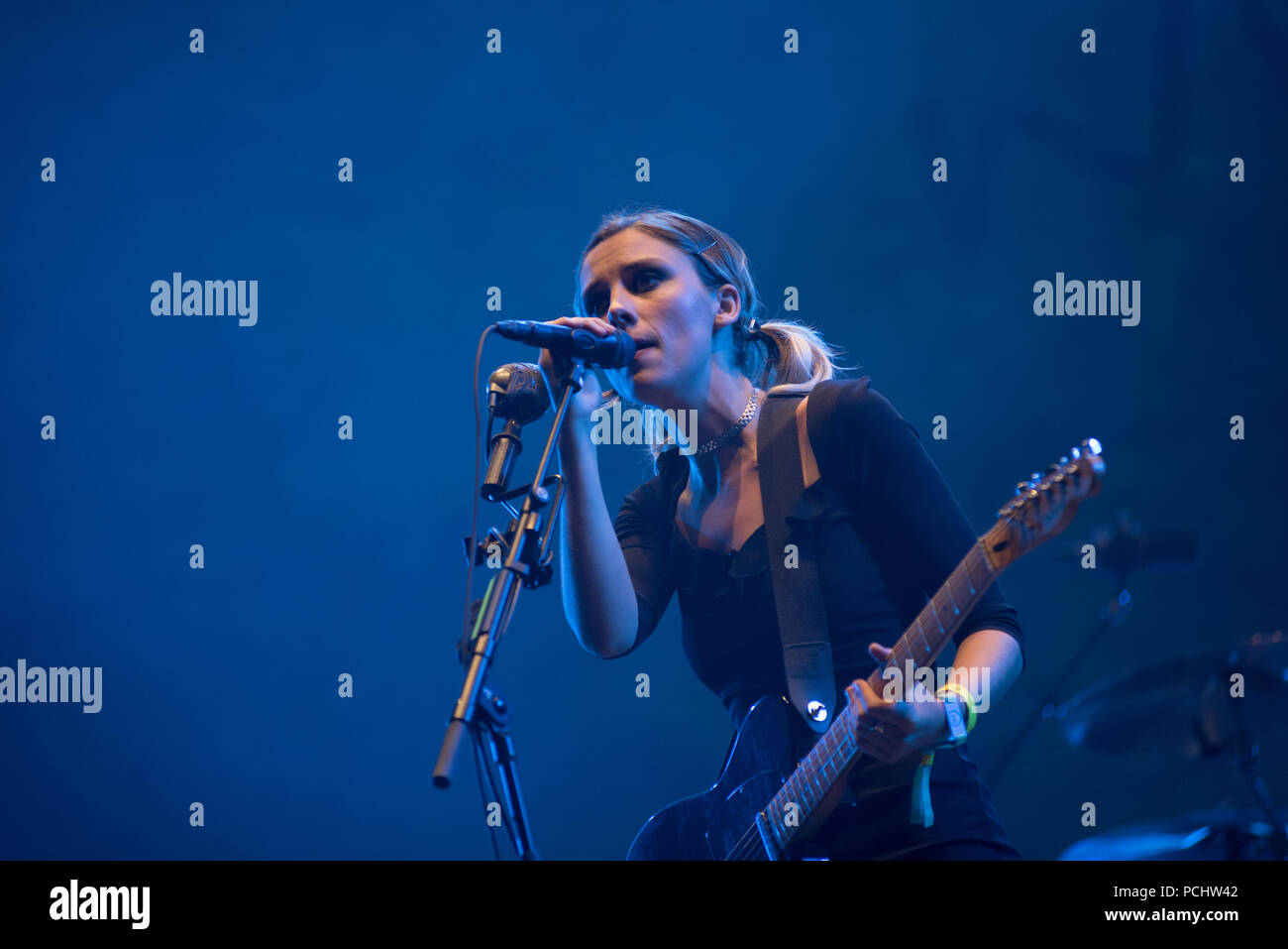 BONTIDA POUR, Roumanie - 19 juillet 2018 : groupe de rock alternatif britannique Wolf Alice en live sur la scène principale du festival Château électrique Banque D'Images