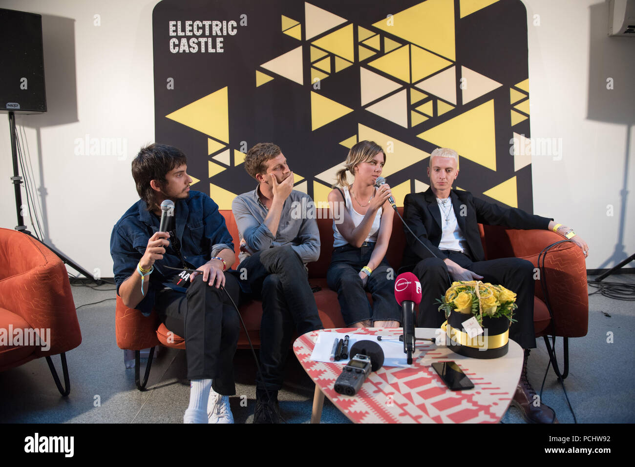BONTIDA POUR, Roumanie - 19 juillet 2018 : groupe de rock alternatif britannique Wolf Alice répondre à des questions au cours d'une conférence de presse au festival de Château électrique Banque D'Images