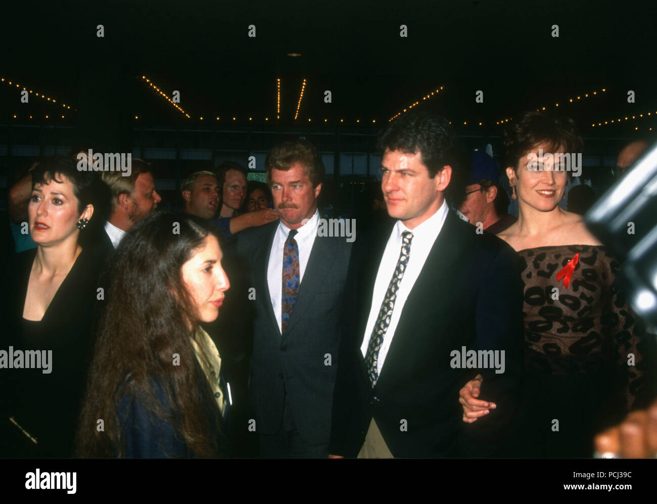 CENTURY CITY, CA - le 19 mai : (L-R), Jim Simpson, et l'actrice Sigourney Weaver assister à la 20th Century Fox's 'Alien 3' Première mondiale le 19 mai 1992 à Cineplex Odeon Cinemas Century Plaza à Century City, Californie. Photo de Barry King/Alamy Stock Photo Banque D'Images
