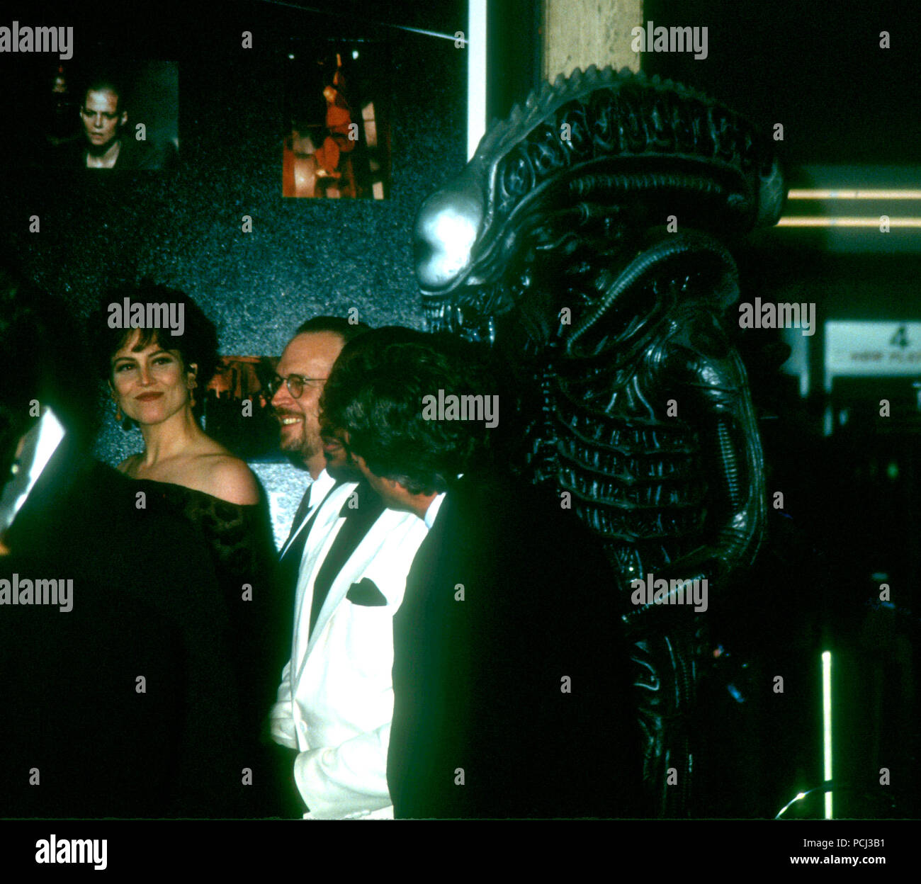 CENTURY CITY, CA - le 19 mai : l'actrice Sigourney Weaver assiste à la 20th Century Fox's 'Alien 3' Première mondiale le 19 mai 1992 à Cineplex Odeon Cinemas Century Plaza à Century City, Californie. Photo de Barry King/Alamy Stock Photo Banque D'Images