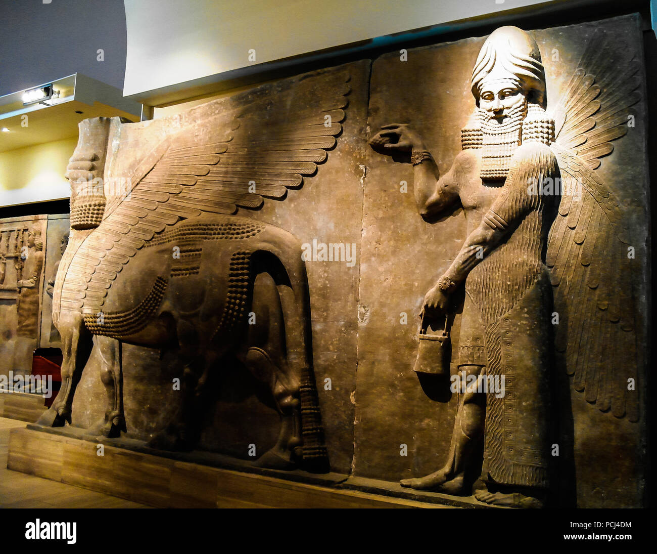 Bas des ailes à tête humaine statues bull aka lamassu- 31-10-2011 Bagdad, Iraq Banque D'Images