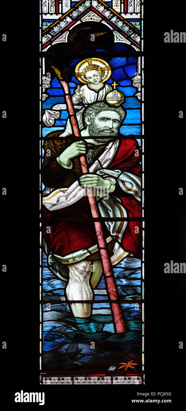 Saint Christopher, vitrail dans l'Église Cathédrale Américaine de la Sainte Trinité à Paris, France Banque D'Images