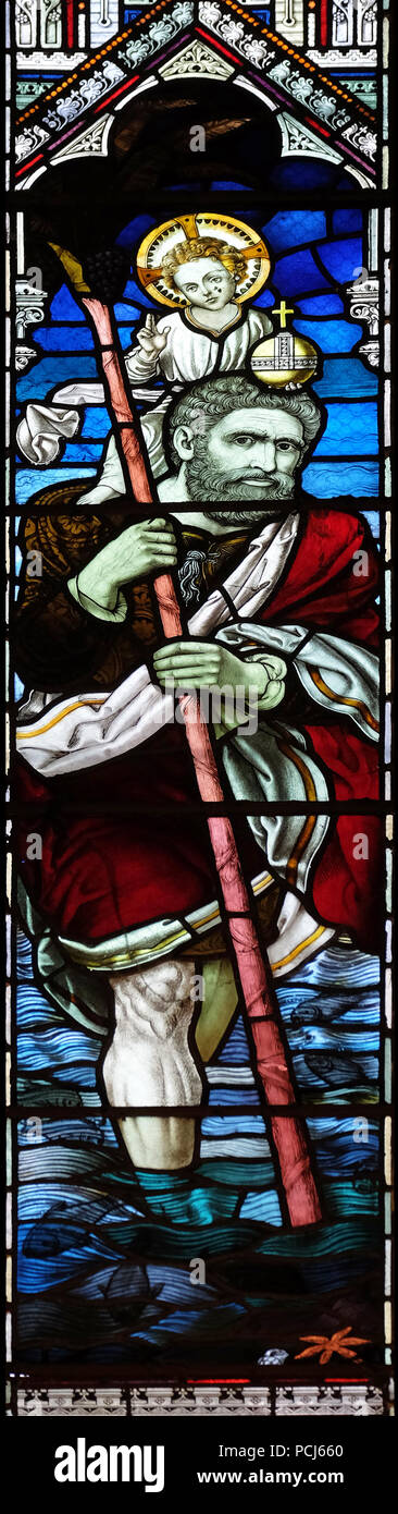 Saint Christopher, vitrail dans l'Église Cathédrale Américaine de la Sainte Trinité à Paris, France Banque D'Images