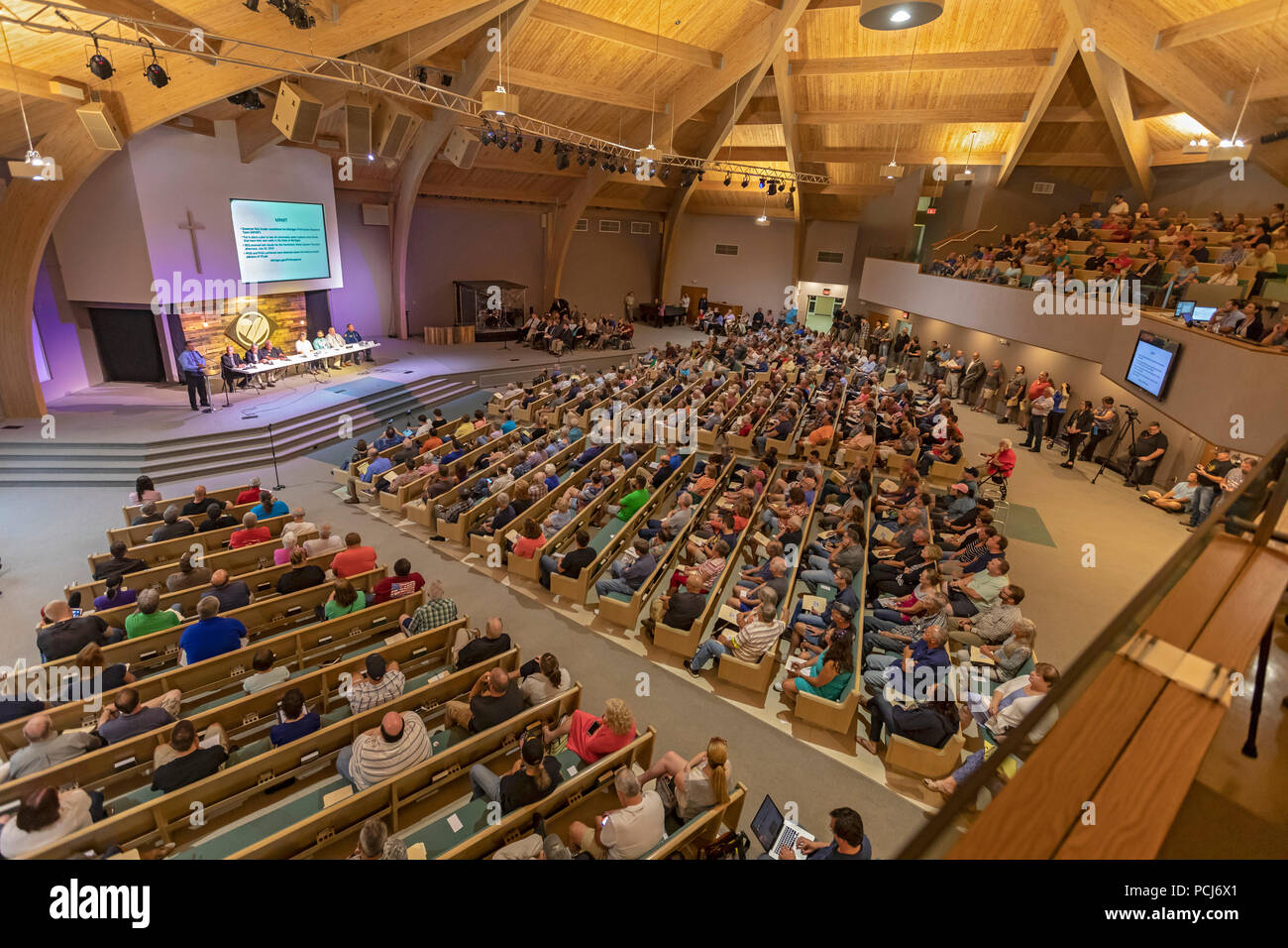 Parchemin, Michigan - des résidents assistent à une réunion publique pour en savoir plus sur PA, qui a été trouvé dans des concentrations élevées dans la ville boit wate Banque D'Images