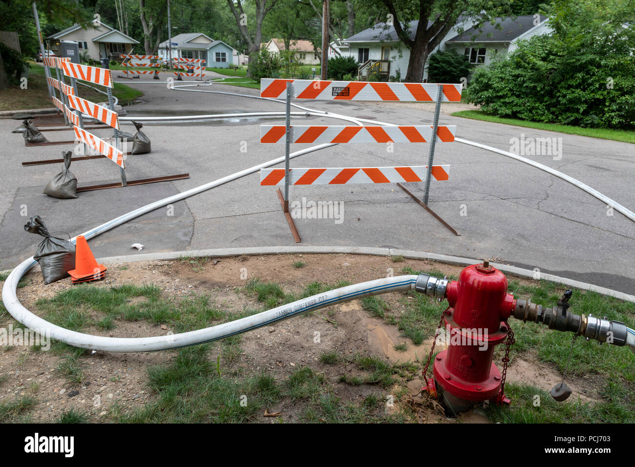 Parchemin, Michigan â€" suite à la découverte de concentrations élevées de PFA dans le parchemin de l'eau potable, des efforts sont en cours pour relier la cit Banque D'Images
