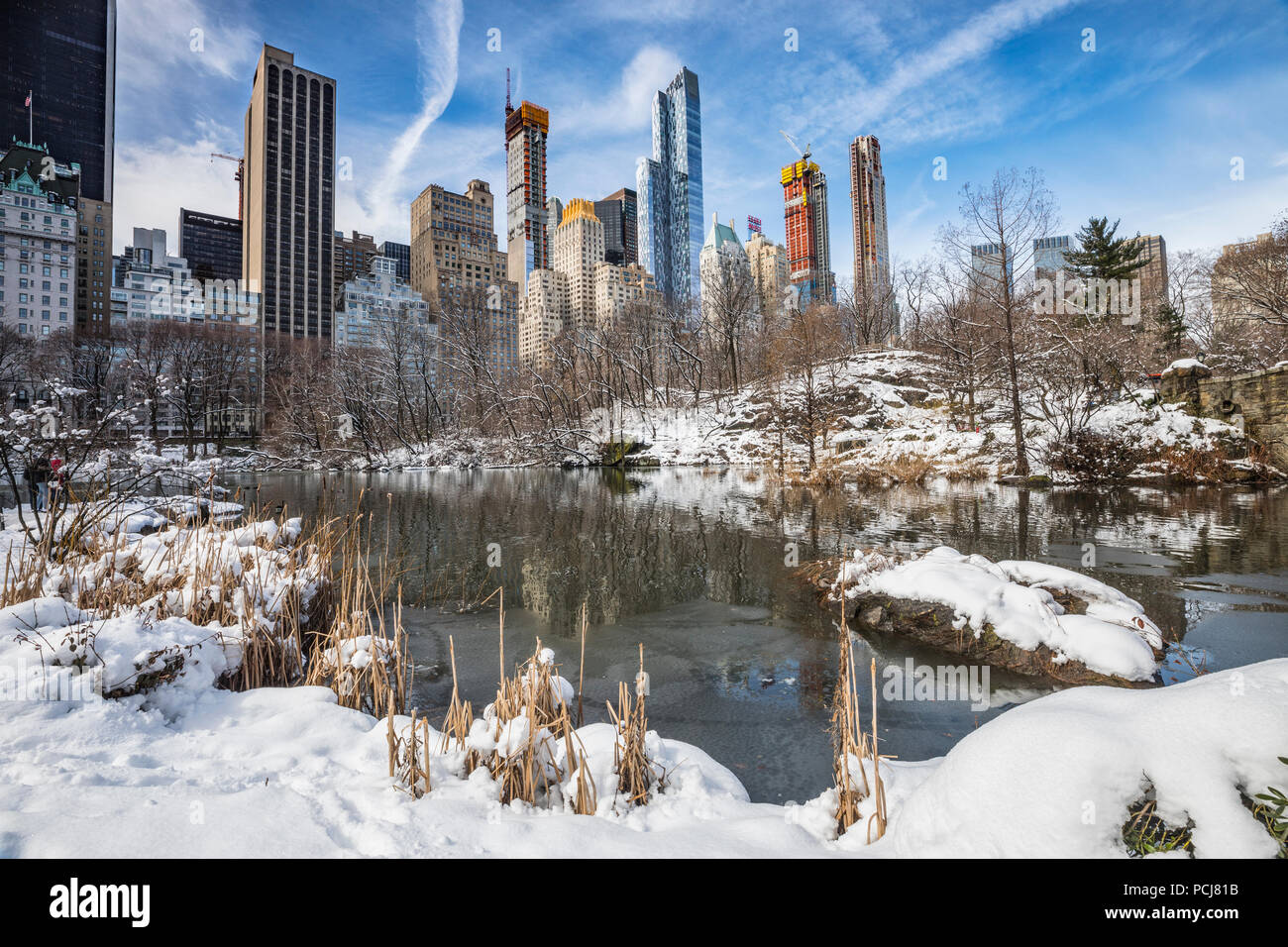 Central Park en hiver, la ville de New York, Manhattan vue de bâtiments Banque D'Images