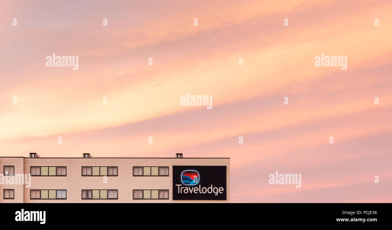 En haut Vue de l'hôtel Travelodge à Birmingham, Royaume-Uni, au coucher du soleil avec l'abondance de l'espace de copie Banque D'Images