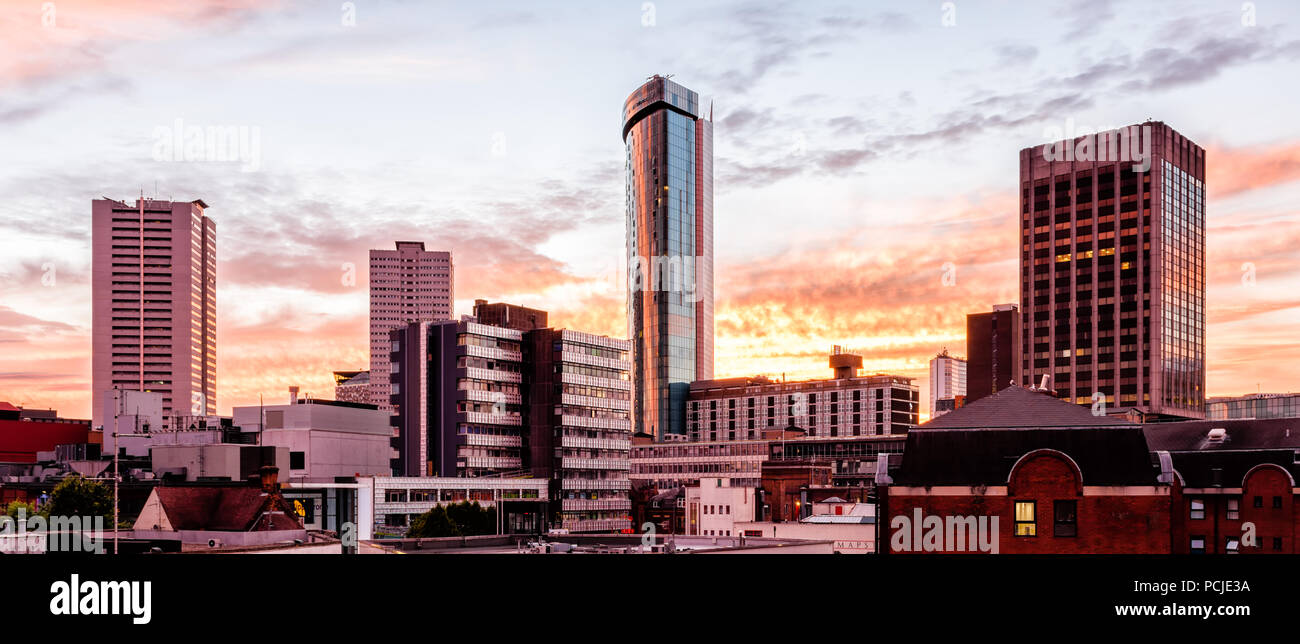 Birmingham, UK, Skyline at sunset Banque D'Images