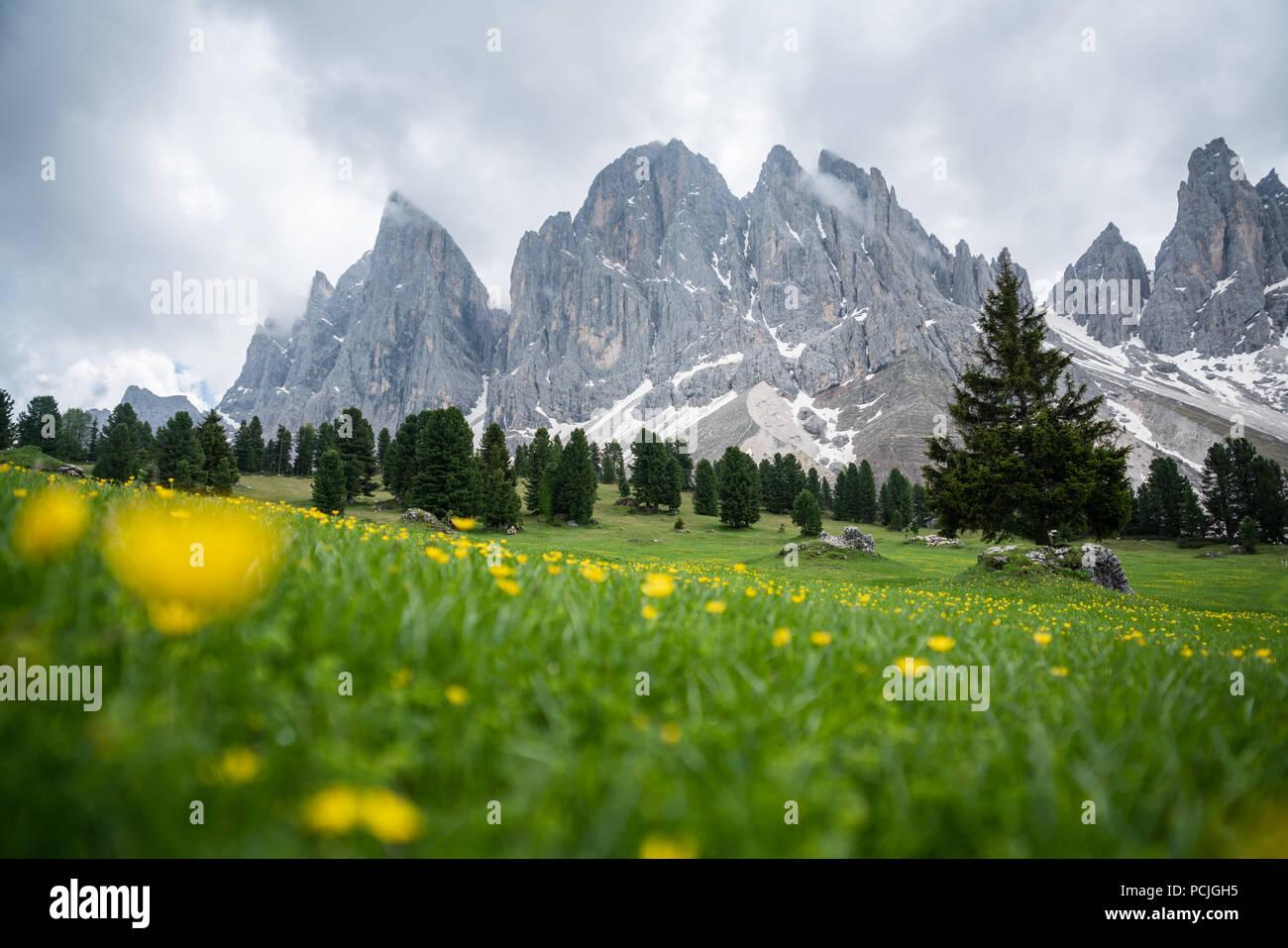 Des pics de montagne, le Parc Naturel Puez Geisler, Dolomites, Trentino, Tyrol du Sud, Italie Banque D'Images