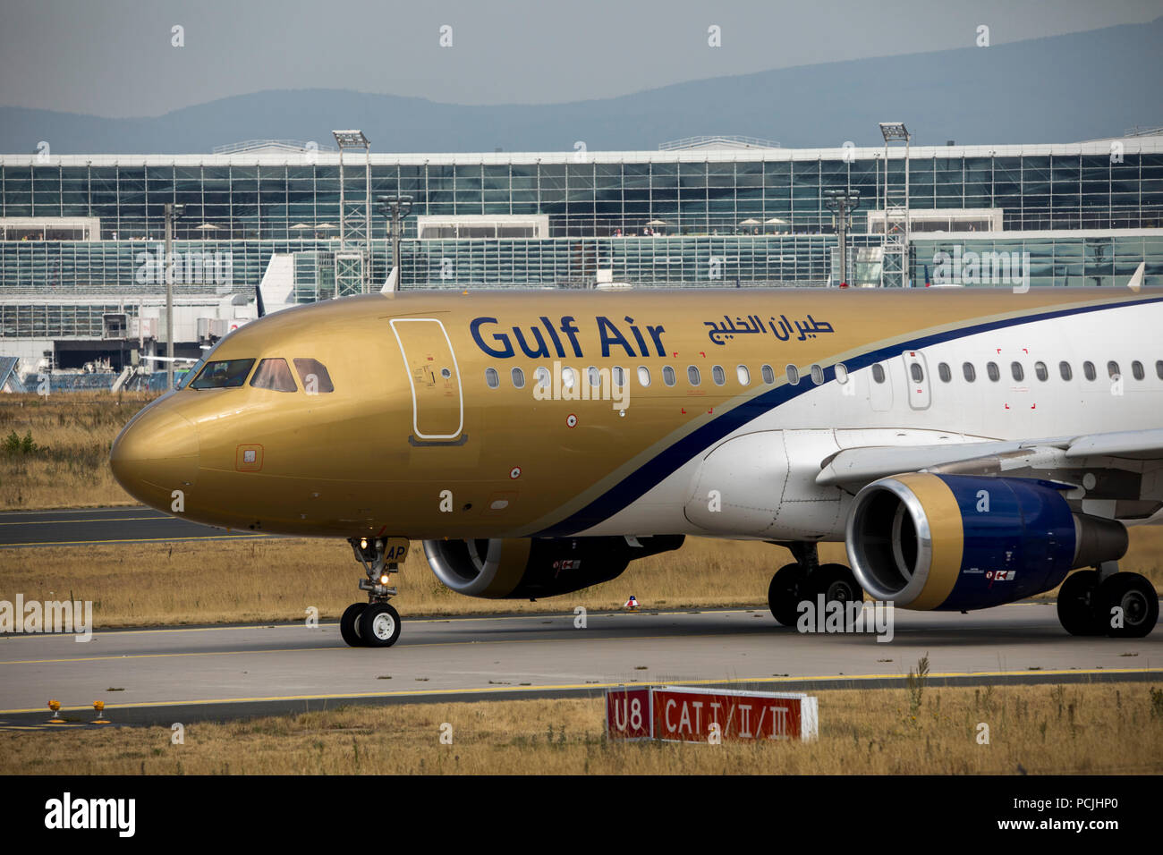 Gulf air plane Banque de photographies et d'images à haute résolution -  Alamy