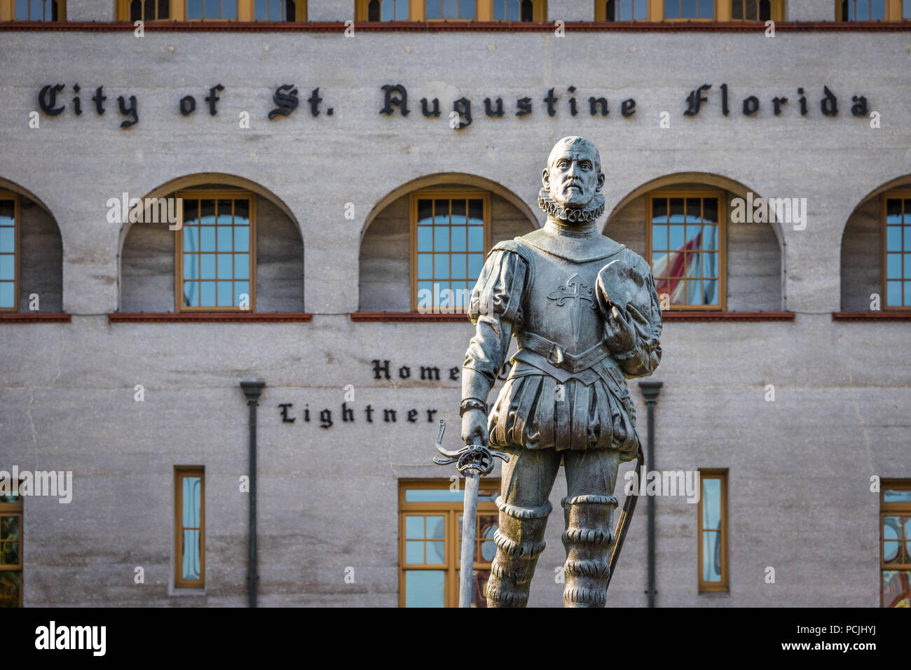 Pedro Menendez de Aviles statue, dans la vieille ville de Saint Augustin commémorant l'explorateur espagnol fondateur de saint Augustin et premier gouverneur de Floride. Banque D'Images