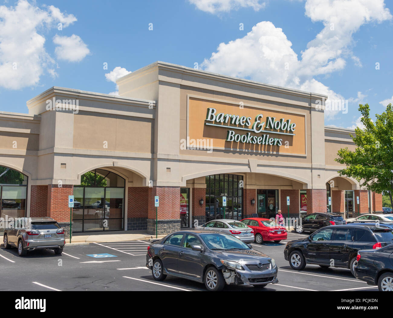 HICKORY, NC, USA-26 le 18 juillet : un magasin Barnes & Noble, une chaîne et librairie en ligne. Banque D'Images