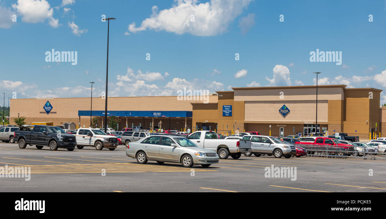 HICKORY, NC, USA-26 le 18 juillet : un Sam's Club, le vendeur en gros d'escompte, administré par Walmart. Banque D'Images