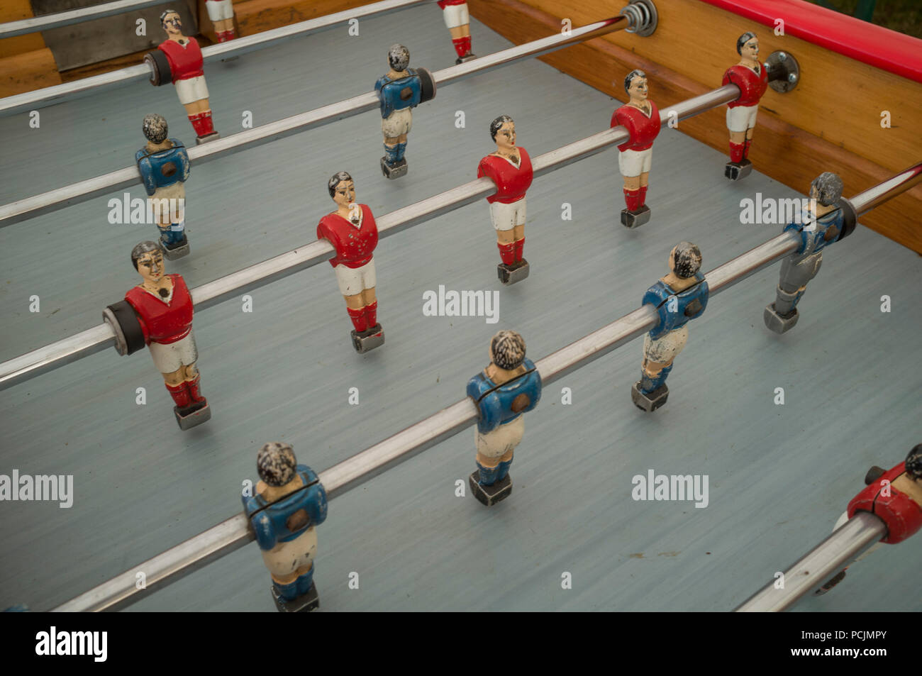 Vintage baby-foot ou de baby-foot match à St Pierre de Cormeilles, Normandie, France Banque D'Images