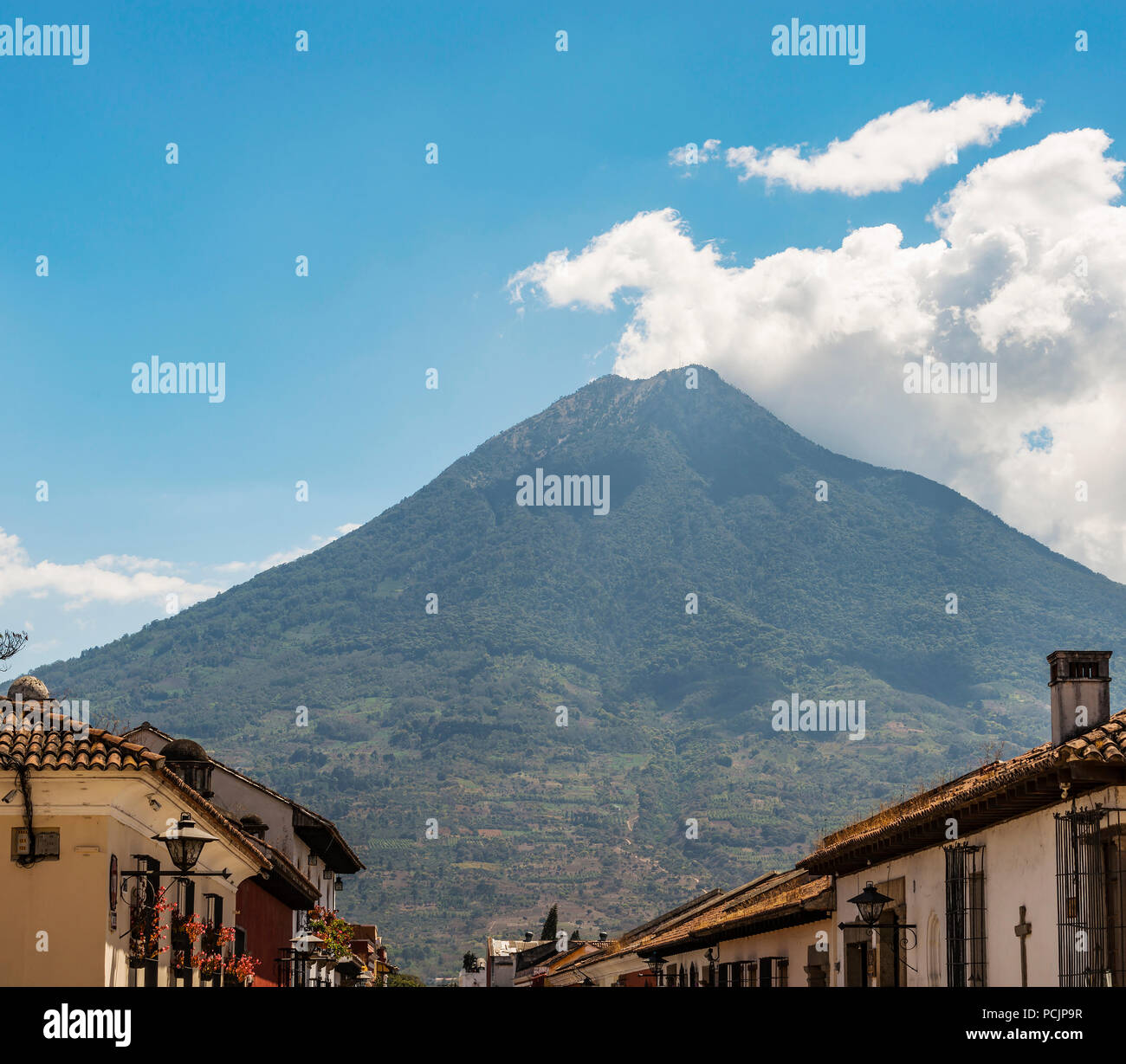 Volcan de Agua ou eau Volacano au Guatemala comme vu à partir de Antigua Banque D'Images