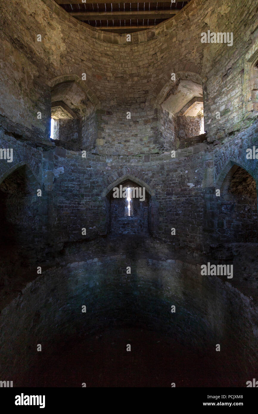 À l'intérieur de la tour de la martre, le château de Chepstow, au Pays de Galles Banque D'Images